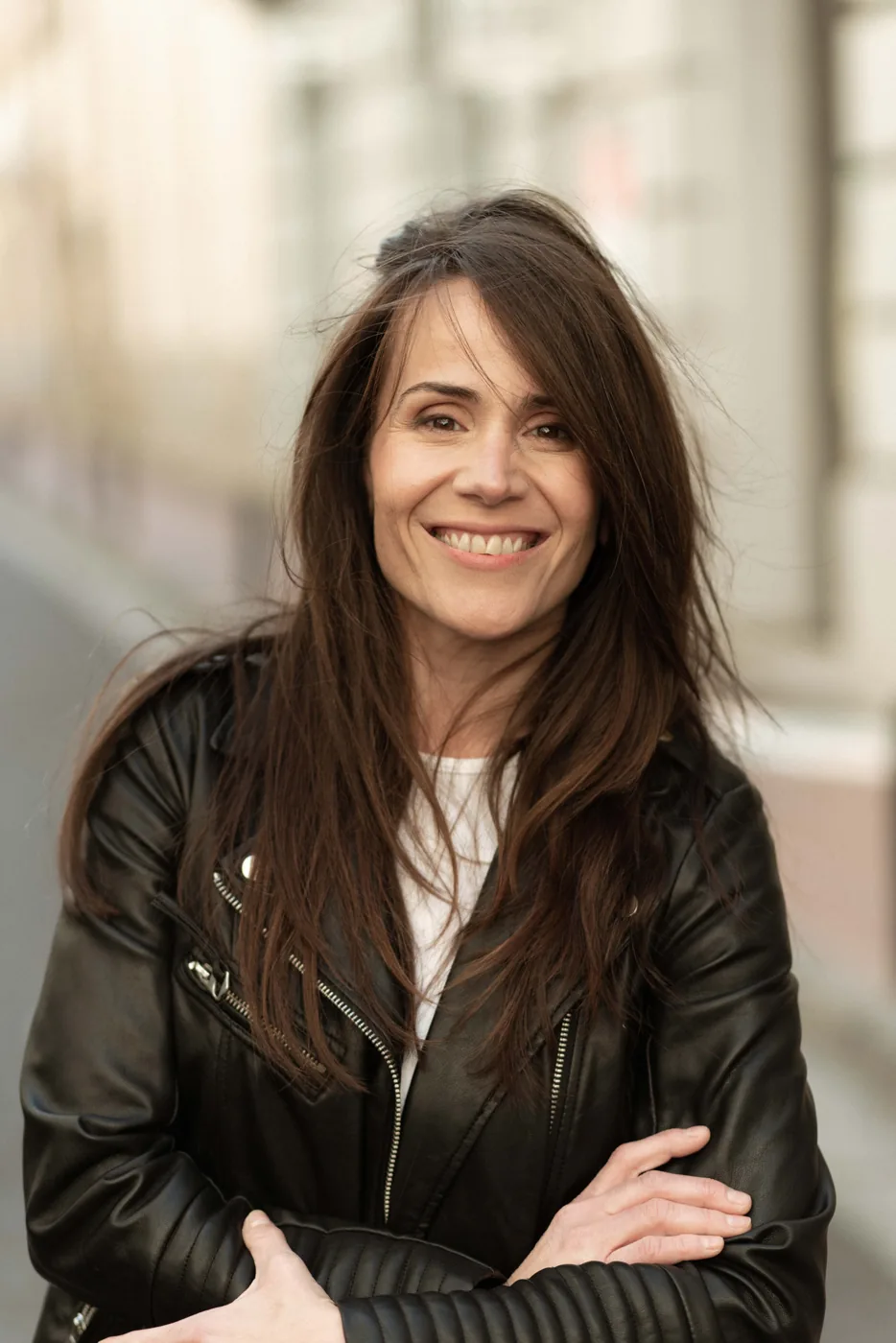 Miriam Martín, actriz — retrato de exterior en Zaragoza (4)