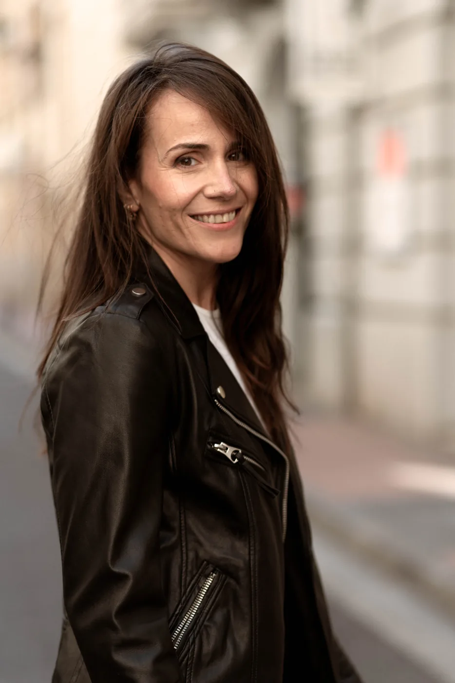 Miriam Martín, actriz — retrato de exterior en Zaragoza (11)
