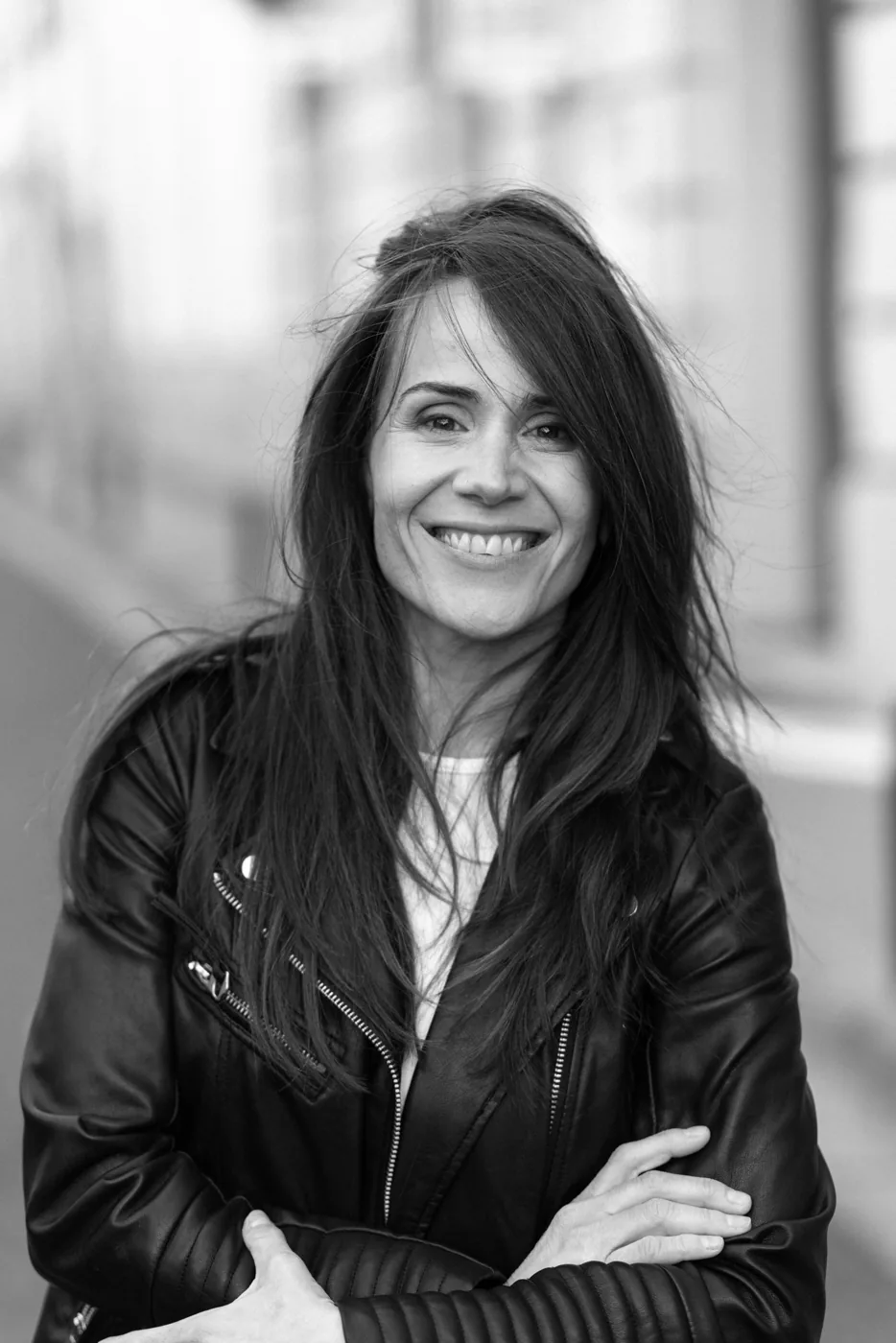 Miriam Martín, actriz — retrato de exterior en Zaragoza (12)