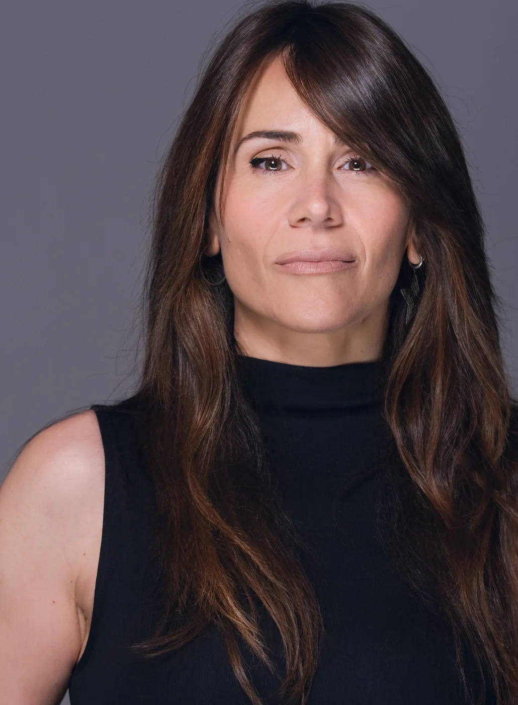 Retrato de Miriam Martín con top negro y gesto sereno